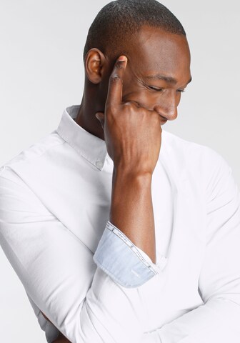 DELMAO Regular Fit Hemd in Weiß