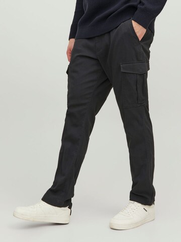 Jack & Jones Plus Regular Cargo Pants in Black: front