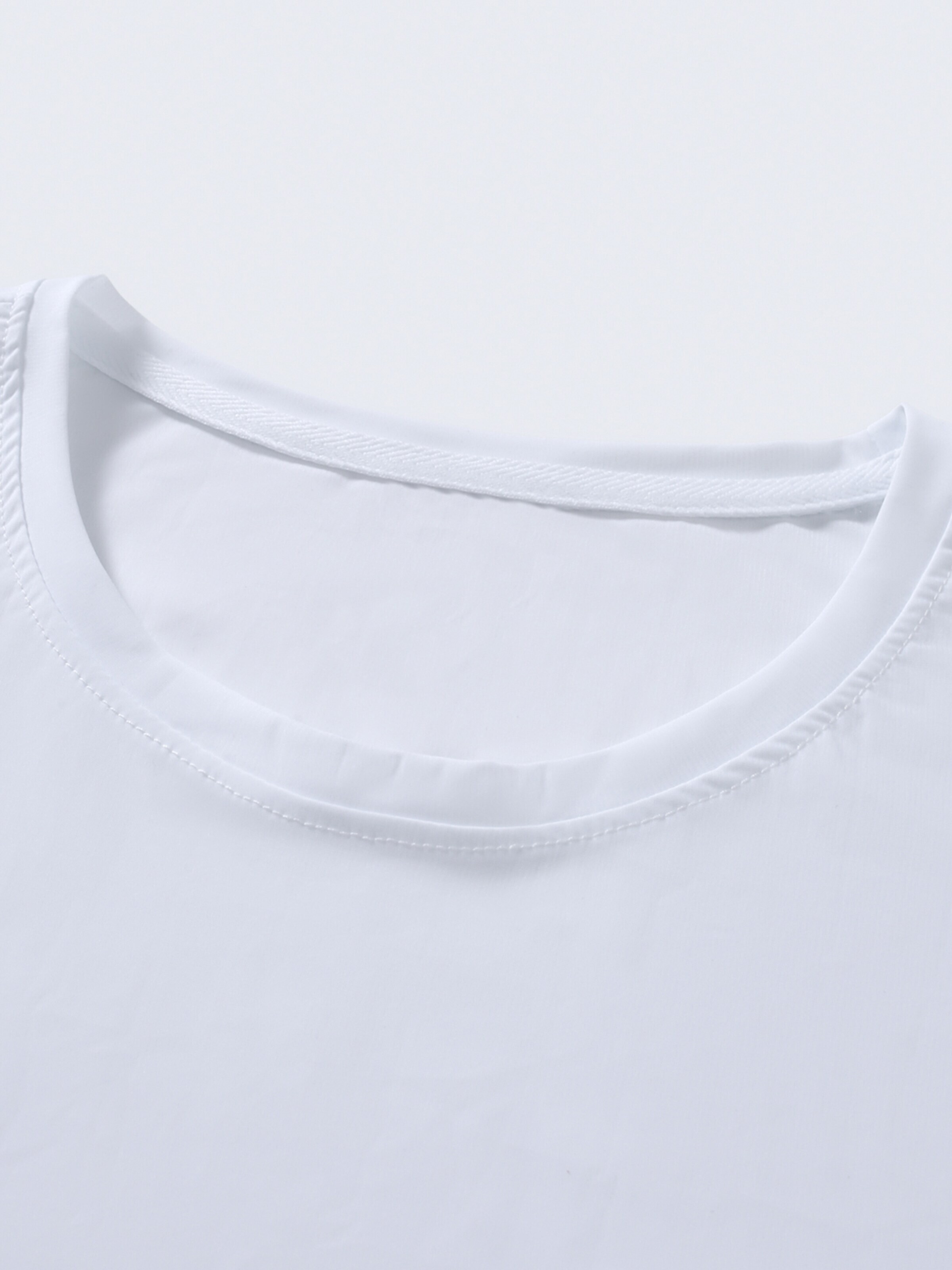 YOUTHUP Performance Shirt 'Hautluft' in White