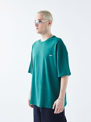 Tricou 'Hurst' de la VAMOS CLO pe verde