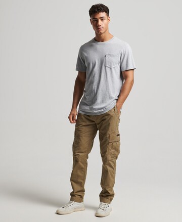 Superdry Slimfit Cargobroek in Beige: voorkant