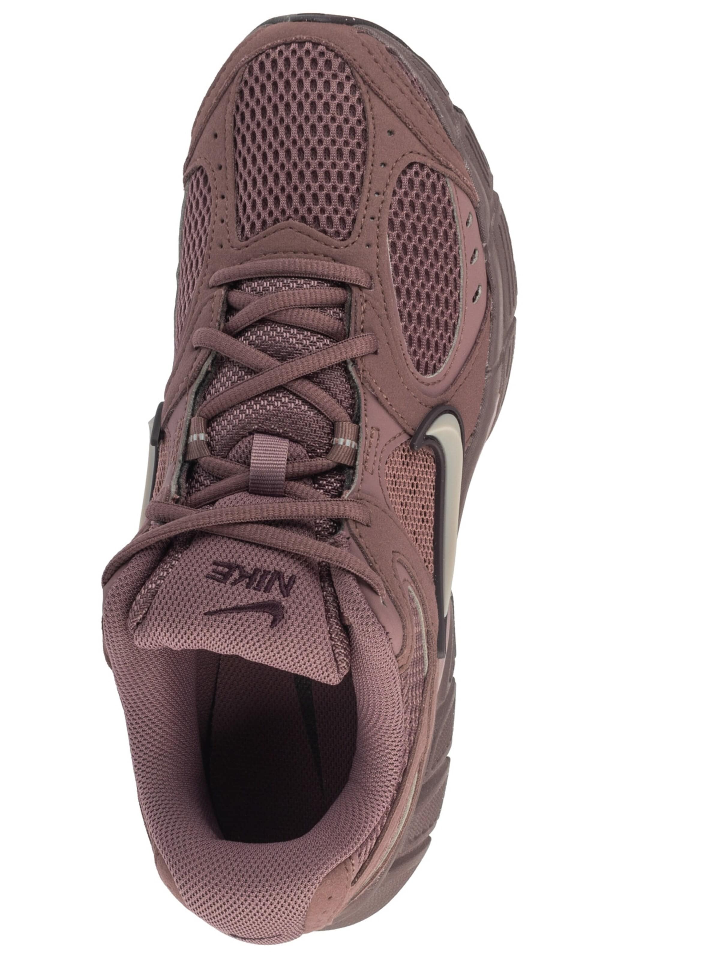 Baskets basses 'Nike V5 RNR' NIKE en rouge