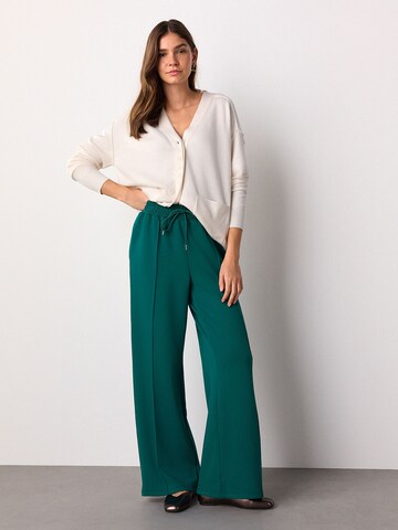 Next Широки крачоли Функционален панталон в зелено
