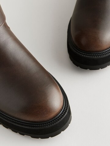 Next Boot i brun