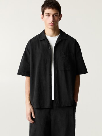 Comfort Fit Cămașă de la Pull&Bear pe negru: față