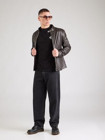 Tricou de la GUESS pe negru