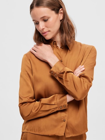 SELECTED FEMME Bluse i brun