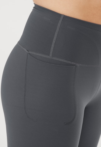 ENDURANCE Skinny Sportshorts 'Move' in Grau