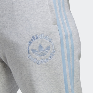 ADIDAS ORIGINALS Tapered Hose in Grau