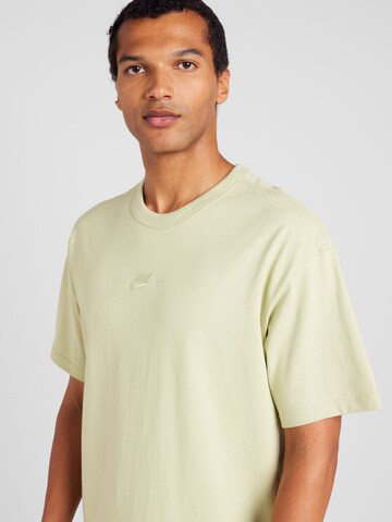 Nike Sportswear Μπλουζάκι 'Premium Essentials' σε πράσινο