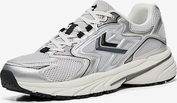 Bershka Matalavartiset tennarit värissä harmaa: etupuoli