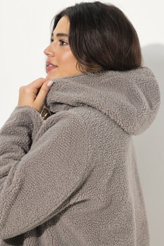 Ulla Popken Fleece jas in Grijs