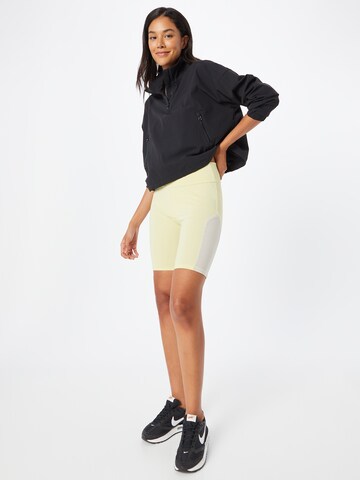 Urban Classics Skinny Shorts in Gelb