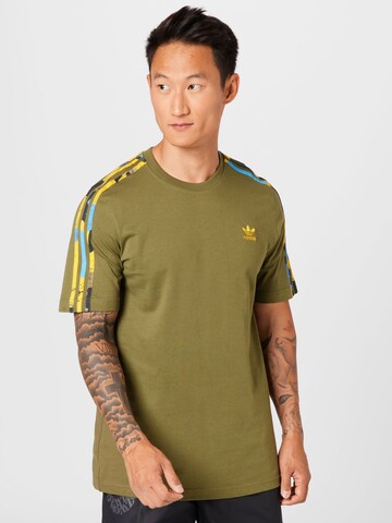 ADIDAS ORIGINALS T-Shirt '3-Stripes Camo' in Grün: predná strana