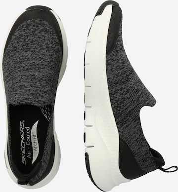 SKECHERS Slip-on obuv - Čierna