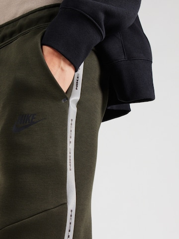 Effilé Pantalon Nike Sportswear en vert