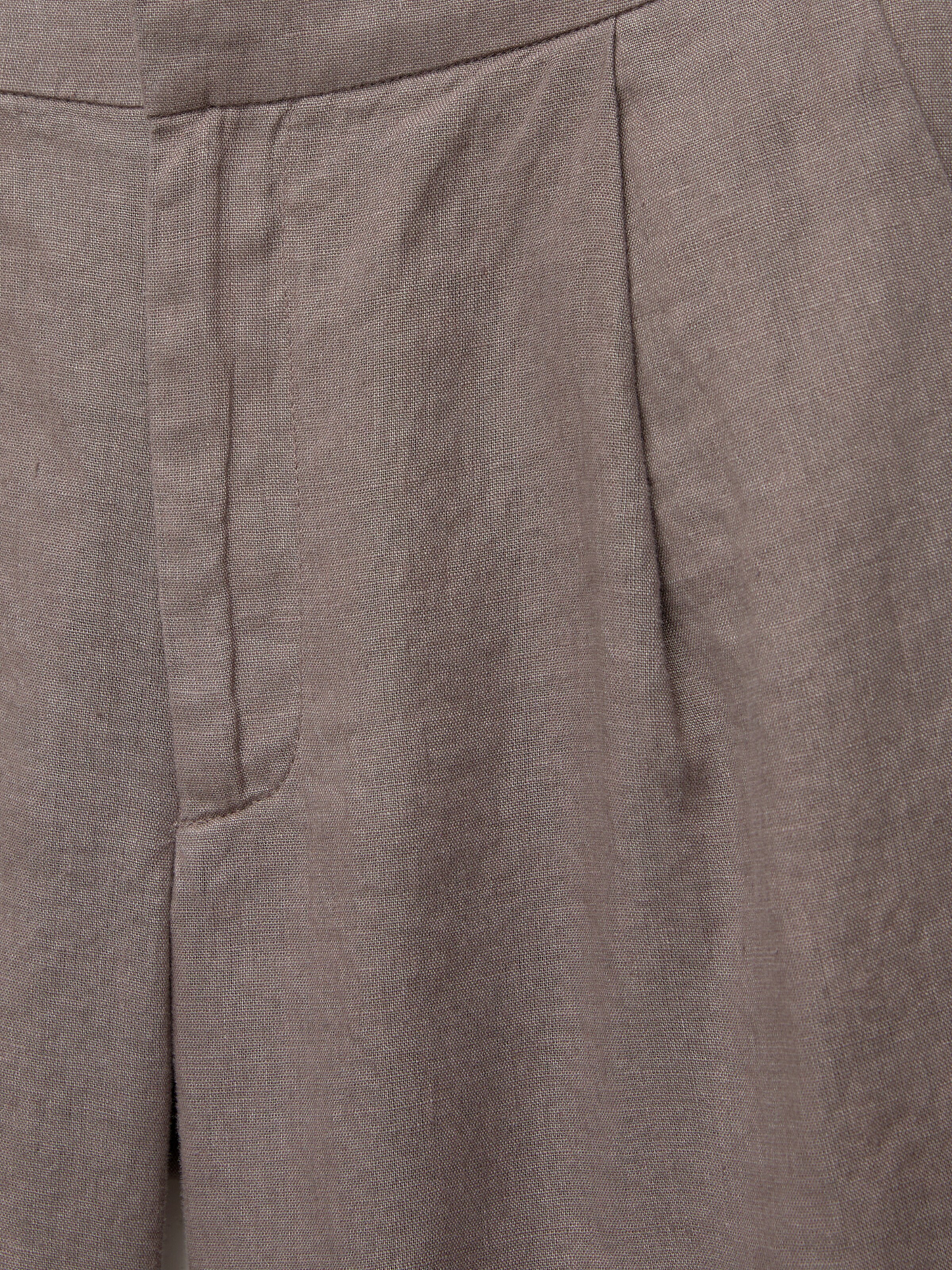 Pull&BearLoosefit Hlače s naborima - siva boja