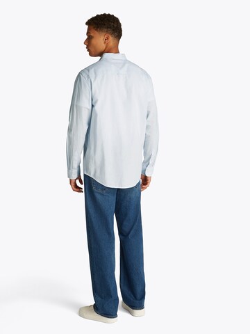 Tommy Jeans Regular Fit Hemd in Blau: Rückseite