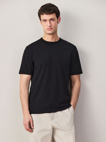 Next Shirt in Black: front