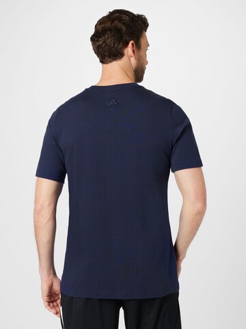 ADIDAS SPORTSWEAR - Camisa funcionais 'Essentials Big Logo' em azul