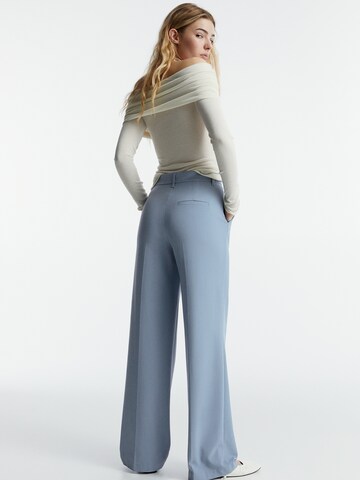 Pull&Bear Loose fit Pleat-Front Pants in Blue