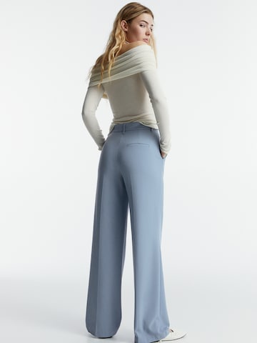 Pull&Bear Loose fit Pleat-front trousers in Blue