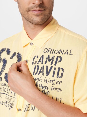 CAMP DAVID - Regular Fit Camisa em amarelo