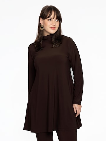 Yoek Tunic in Brown: front