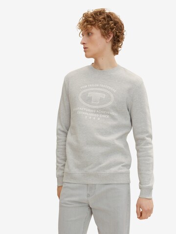 TOM TAILOR Sweatshirt i grå