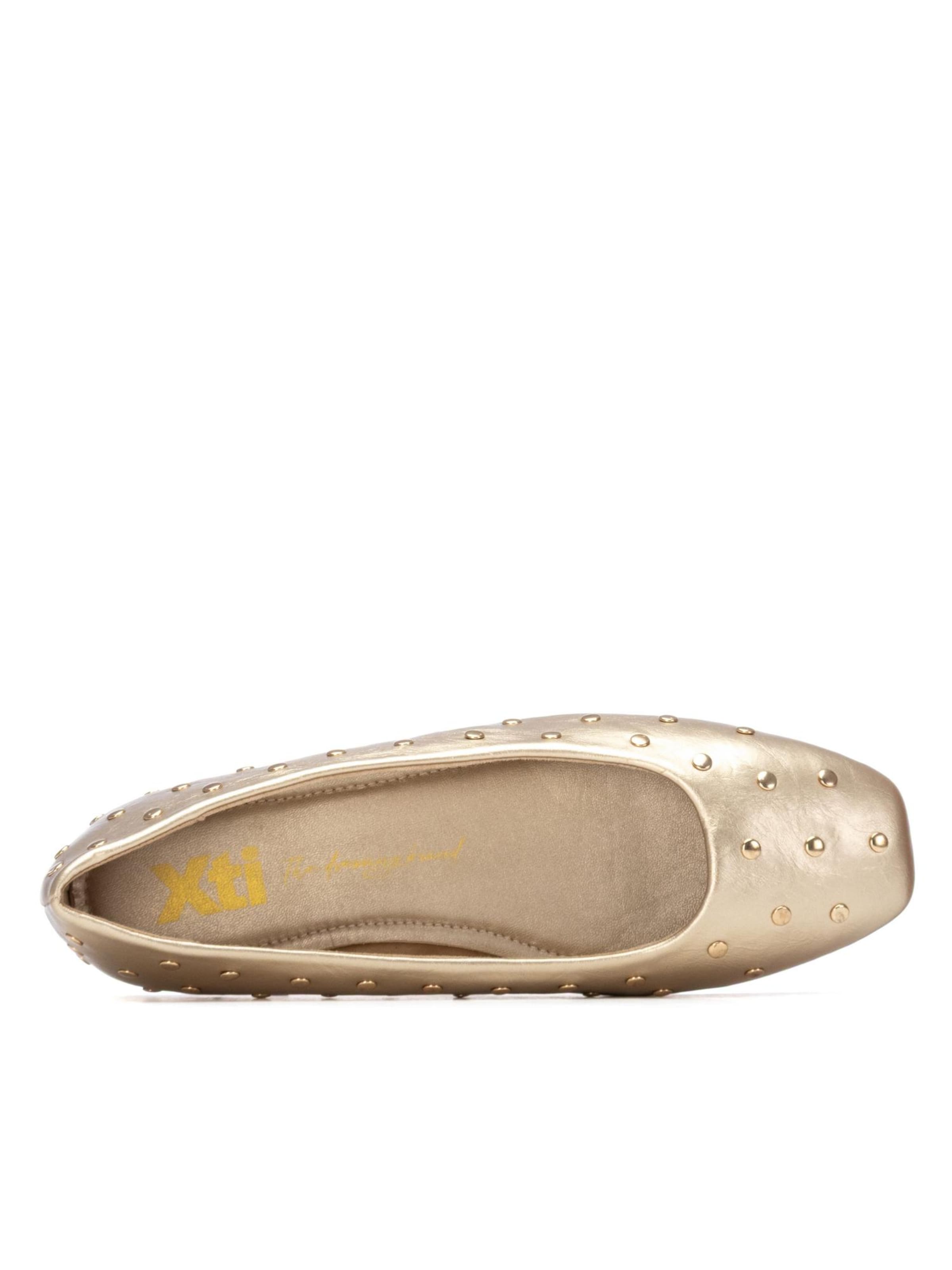 Xti Sandals in Gold