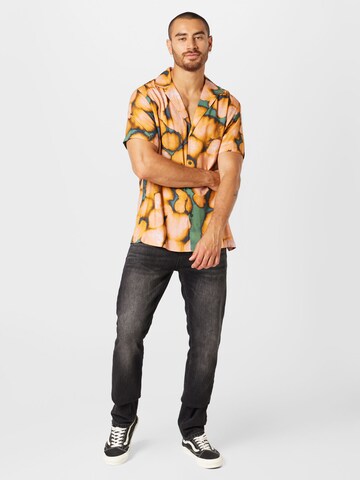 TOPMAN - Ajuste regular Camisa en amarillo