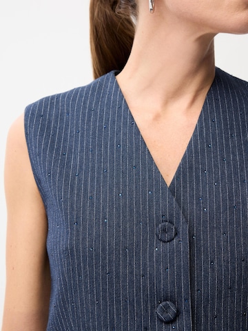 adl Vest in Blue