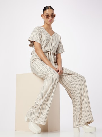 Tuta jumpsuit 'FALAKKA' di b.young in beige