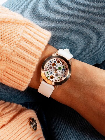 GUESS Analog Watch ' WONDERLUST ' in White: front