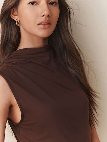 Next Top | rjava barva