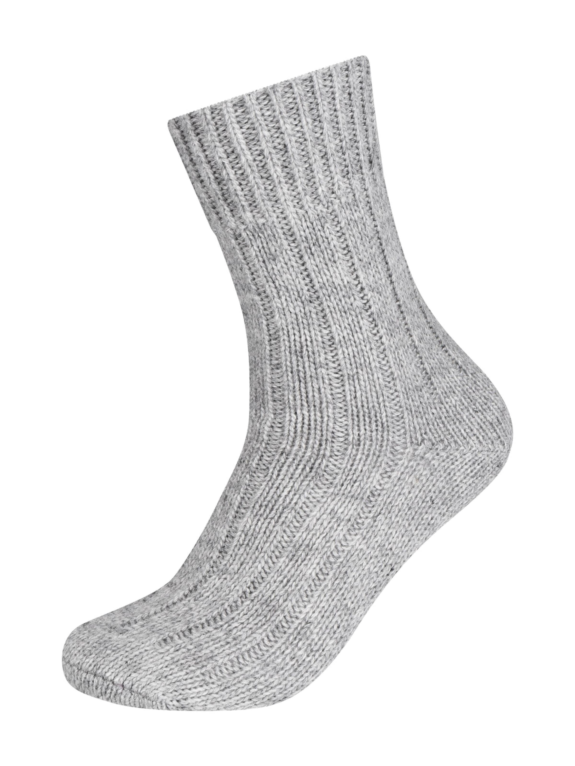 camano Socks in Grey: front