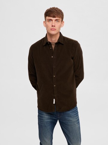 Coupe regular Chemise 'Regowen' SELECTED HOMME en vert : devant