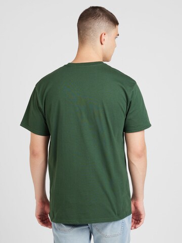 Tricou 'Chase' de la Carhartt WIP pe verde