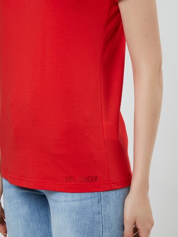 Influencer Shirt in Rood