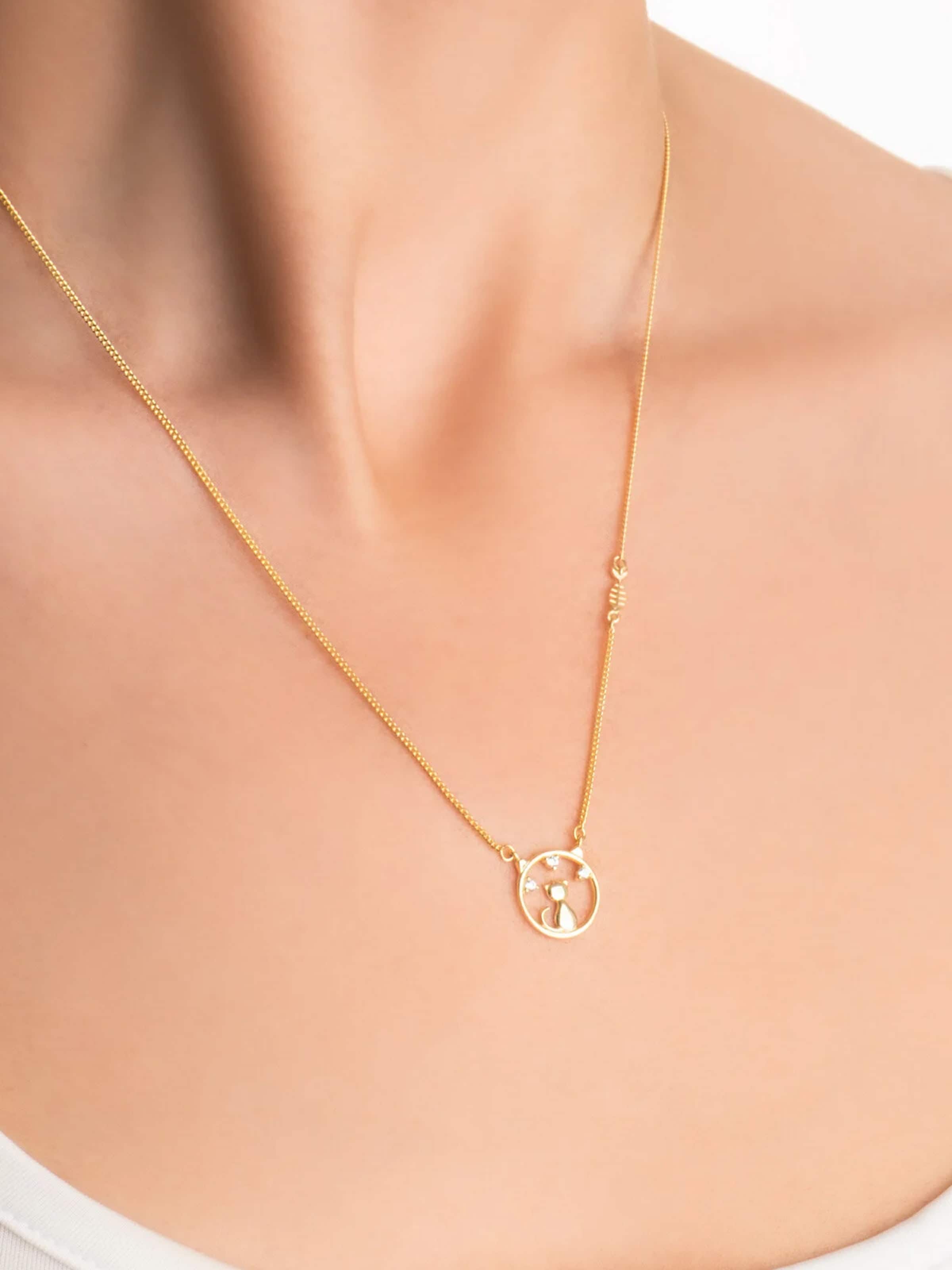 So Chic Necklace in Gold: front