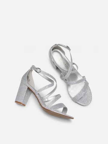 Dream Pairs Strap Sandals in Silver