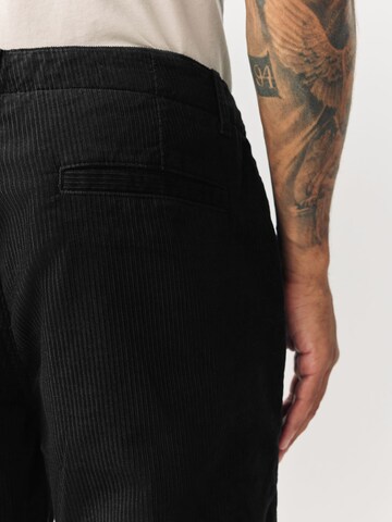 Next Tapered Hose in Schwarz