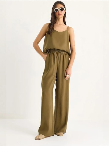 Completo pantalone di Bianco Lucci in verde