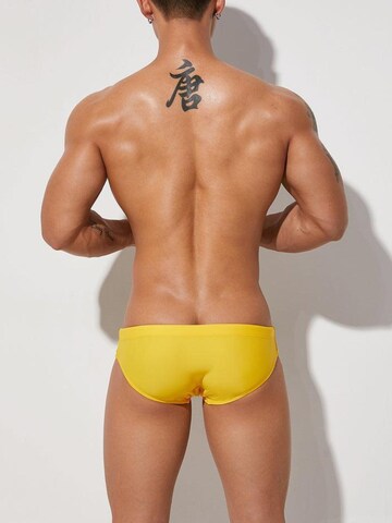 SEOBEAN Swim Trunks 'Staring Dog' in Yellow