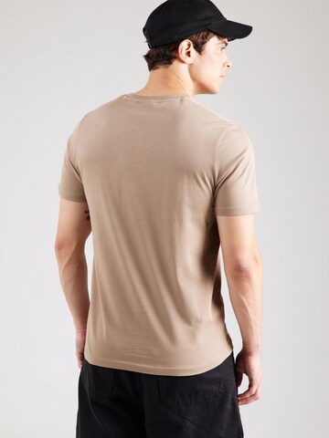 Lyle & Scott Póló - barna: hátul