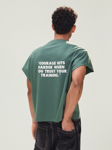 BershkaMajica - zelena boja: prednji dio