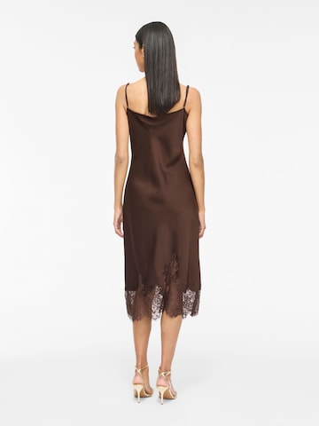 Robe de soirée 'VISAbel' VILA en marron