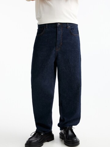 Pull&Bear Loose fit Jeans in Blue: front