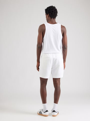 Abercrombie & Fitch Normalny krój Chinosy w kolorze biały