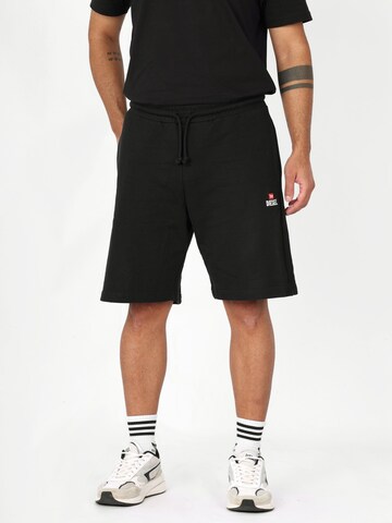regular Pantaloni sportivi 'P-CROW SWEAT SHORTS' di DIESEL in nero: frontale
